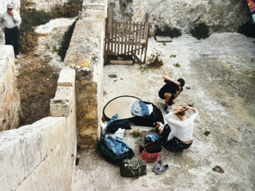 Eva beim Fotografieren auf Malta 2000